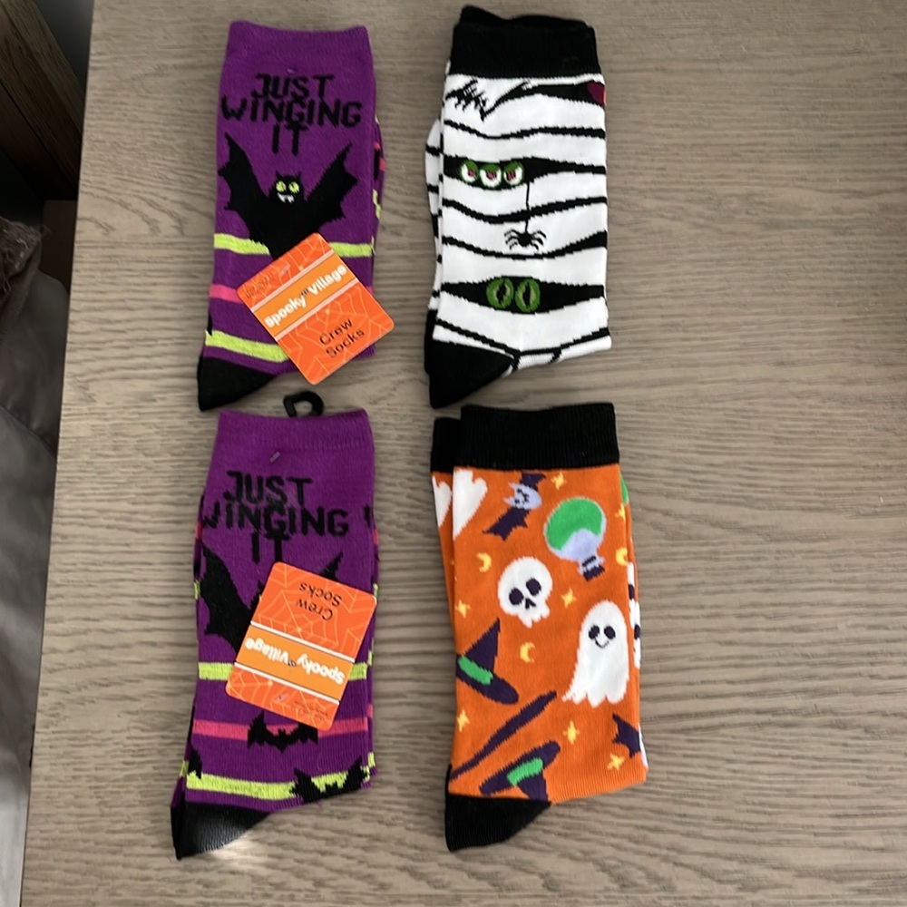 Spooky Village Halloween Socks (4) NWT